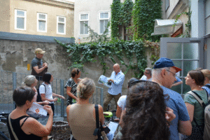 Teilnehmende Personen beim Green Energy Spaziergang im 2. Bezirk