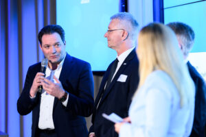 Bundesminister Norbert Totschnig spricht auf Bühne