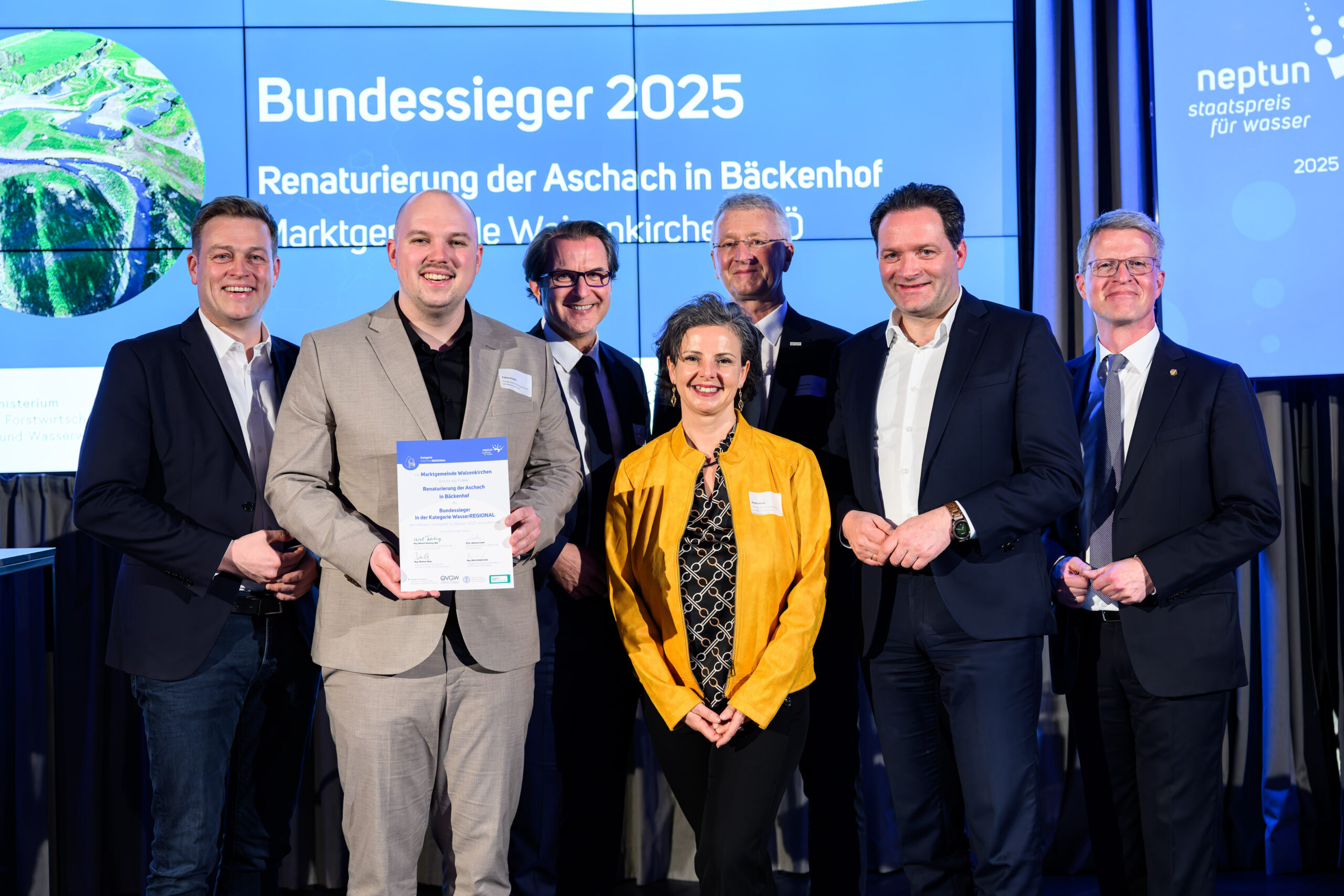 Gruppenfoto Bundessieger Wasser REGIONAL mit Urkunde