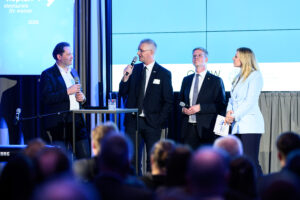 ÖVGW-Vertreter spricht auf Bühne